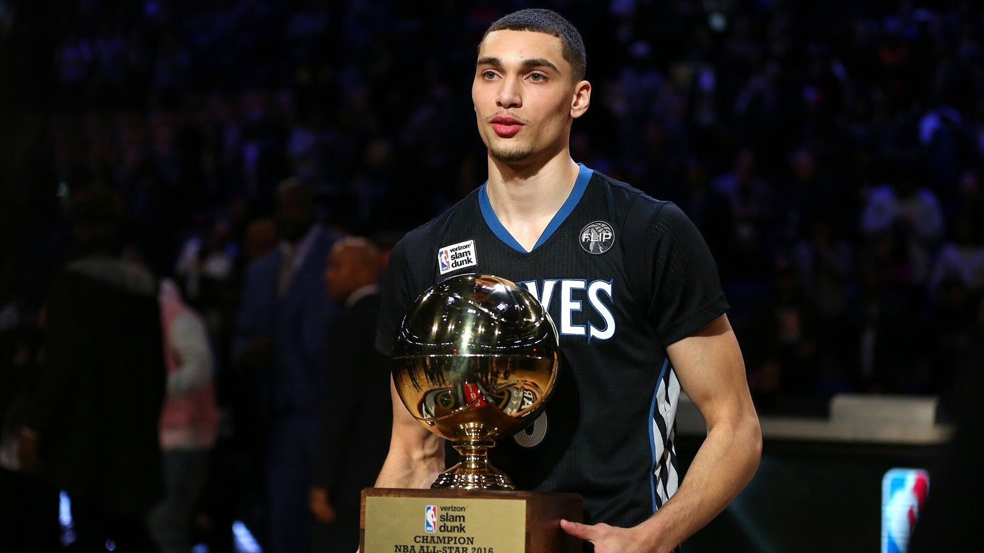 《FIFA》虚拟世界杯 —— 全民在线，足球梦想燃爆全场！，fifa足球世界虚拟摇杆是什么